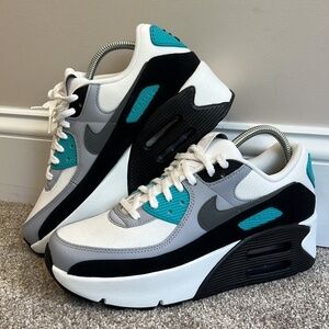 New! Women’s Nike Air Max 90LV8 White/Laser Blue/Black/Smoke Platform FD4328-103